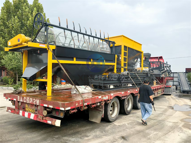 年產(chǎn)1萬噸粉劑有機肥生產(chǎn)線裝車現(xiàn)場