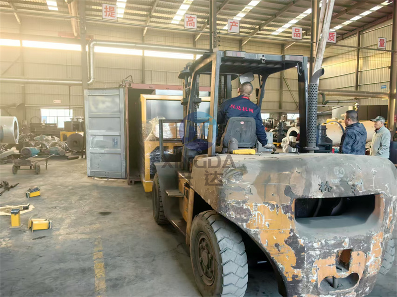 出口設備5立方有機肥臥式發(fā)酵罐裝箱現(xiàn)場