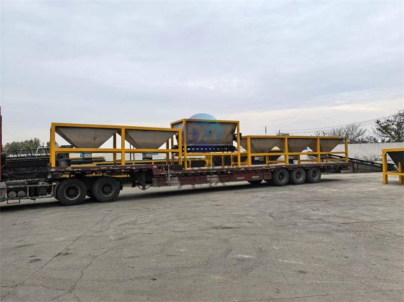 不銹鋼材質(zhì)水溶性配方有機(jī)肥生產(chǎn)線發(fā)貨現(xiàn)場(chǎng)