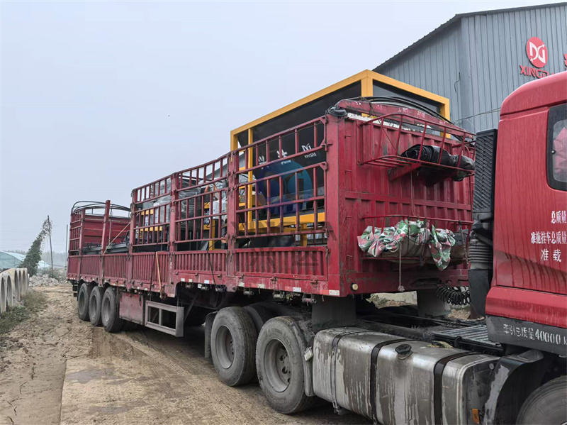 年產(chǎn)2萬(wàn)噸粉劑有機(jī)肥生產(chǎn)線發(fā)貨現(xiàn)場(chǎng)